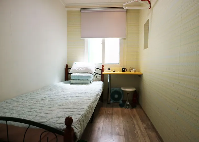 Hostel Korea 6 *